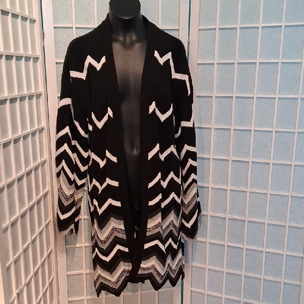 89th & Madison Black and White Zigzag Cardigan 6601